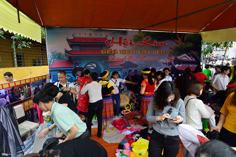 Dịch vụ cho thuê trang phục đắt khách ở hội Lim